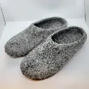 회색 펠트 신발